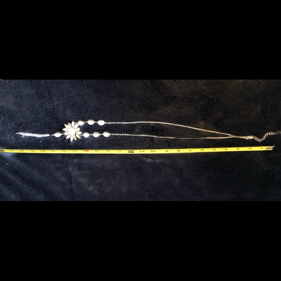 New York and company necklace and earrings - Picture 4 of 7